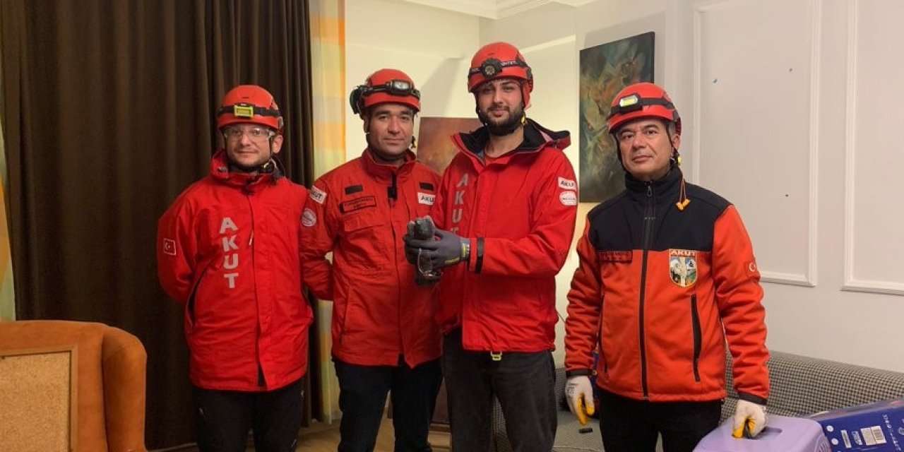 Günlerdir aç ve susuz olan güvercin özgürlüğüne kavuştu