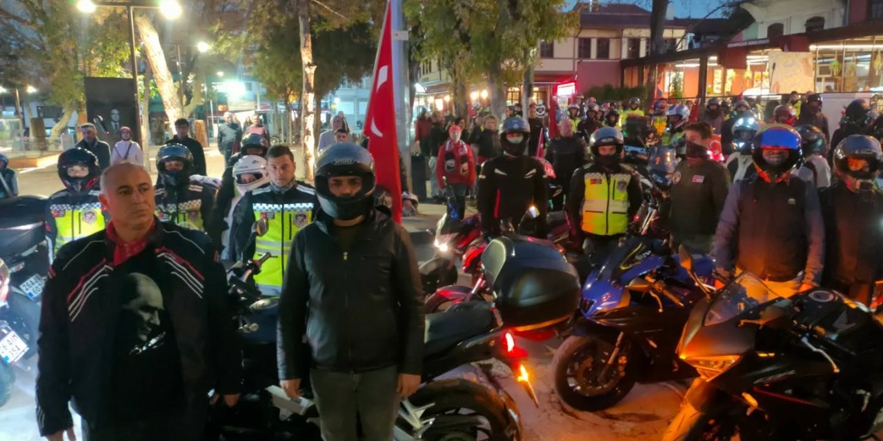 Motosiklet ve bisiklet tutkunları Cumhuriyet’in 102. yılını kutladı