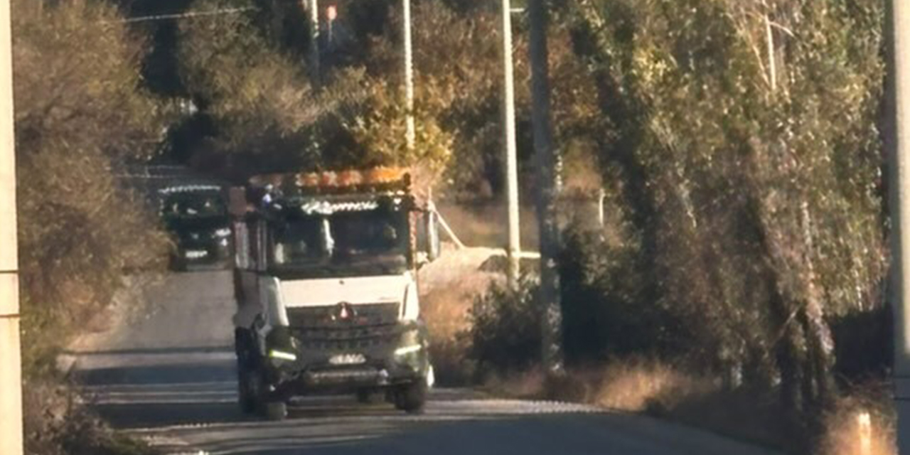 Eskişehir'de yolu daraltan ağaçların budanmasını isteniyor