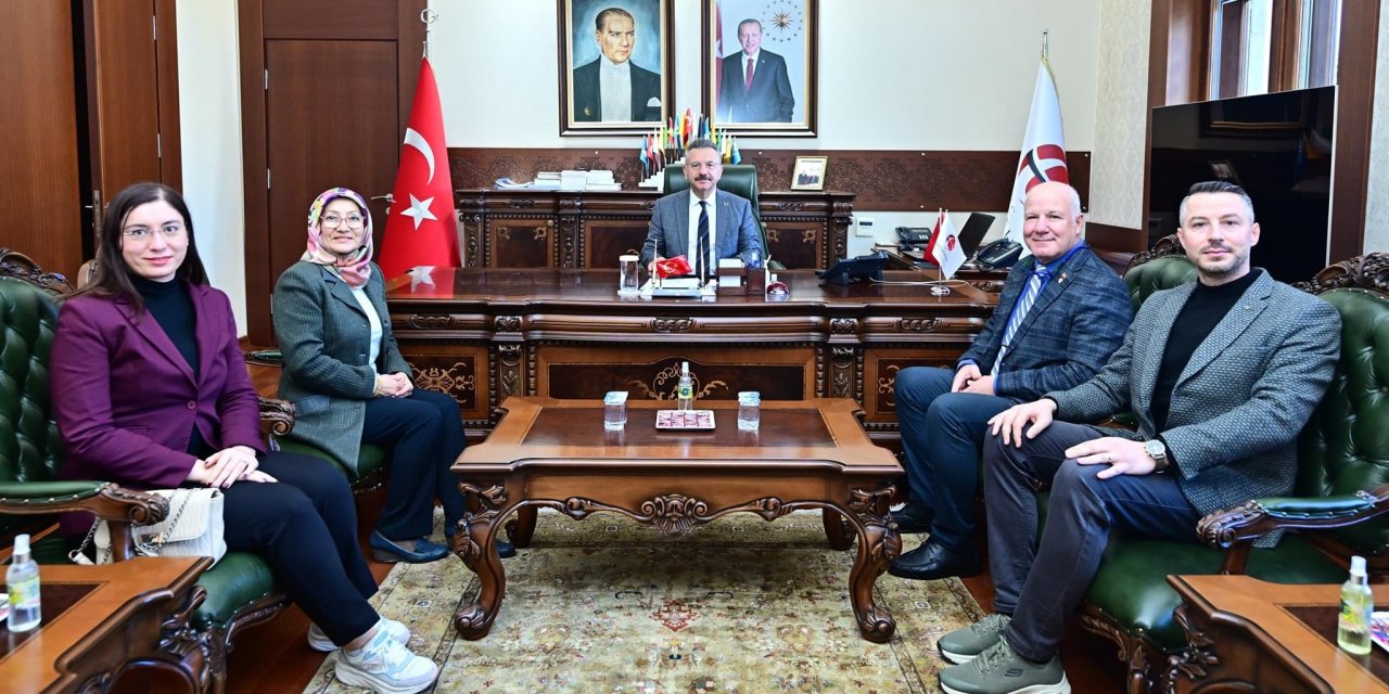 Muhtarı Yıldız Karadaş Vali Aksoy'u ziyaret etti