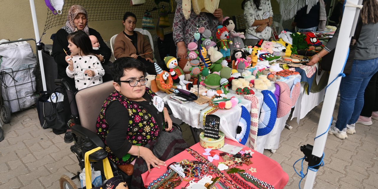 Cam kemik hastalığına rağmen hayata tutunuyor