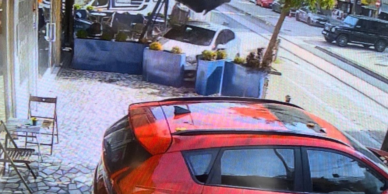 15 milyon liralık lüks cipe çarpmamak için dükkana girdi!