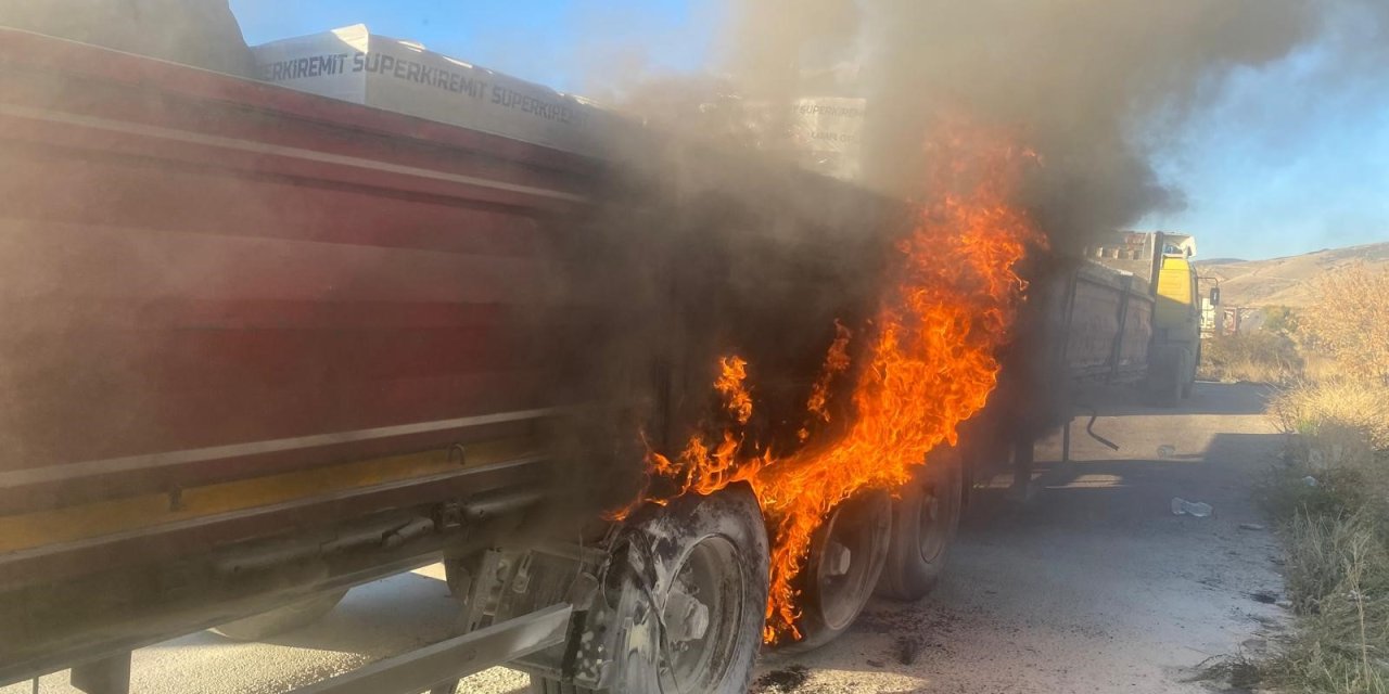 Seyir halindeki tır alev topuna döndü