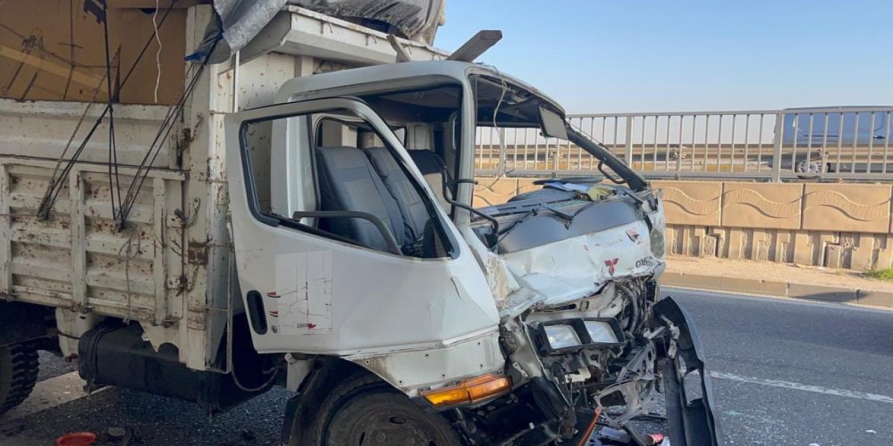 Eskişehir’de kamyonet önündeki araca çarptı!