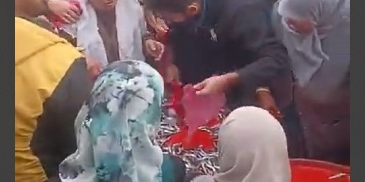 Eskişehir’de ücretsiz hamsi için uzun kuyruklar oluştu