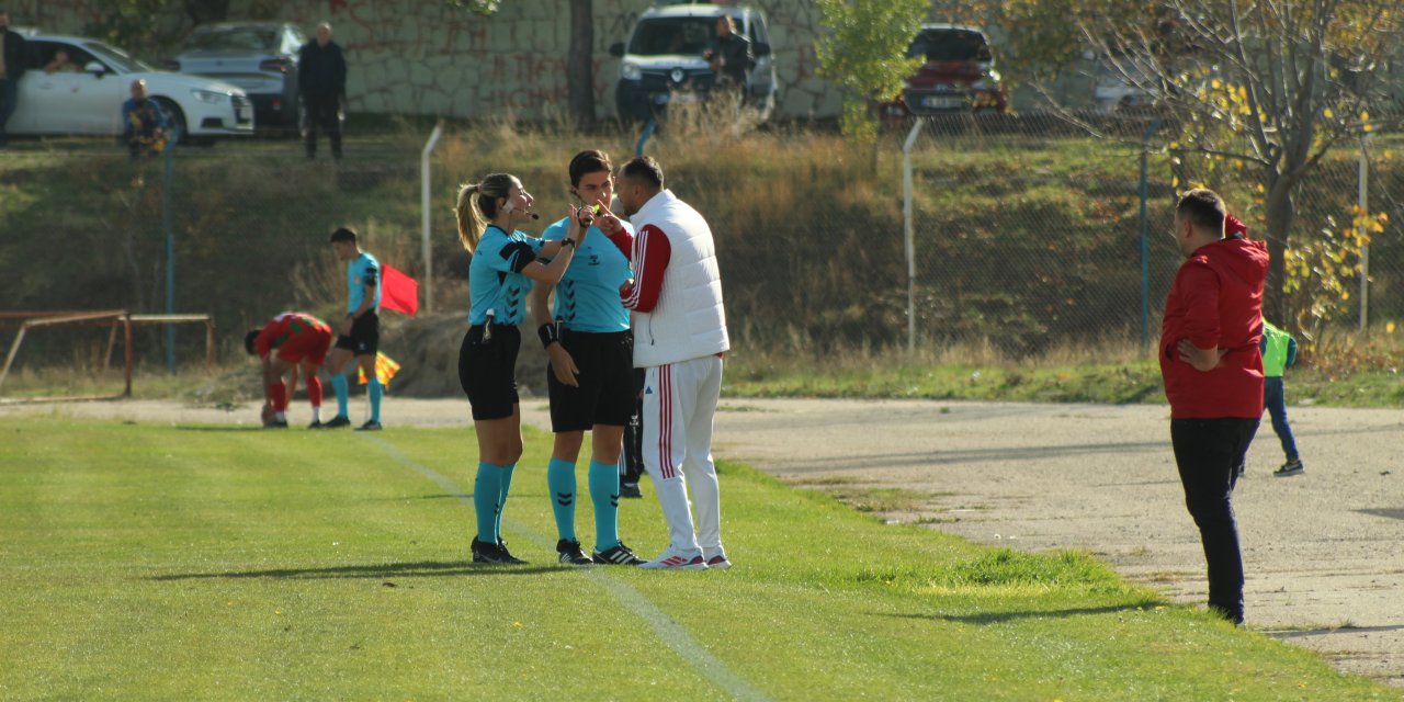 “Oyunun temposunu hakem bozdu”