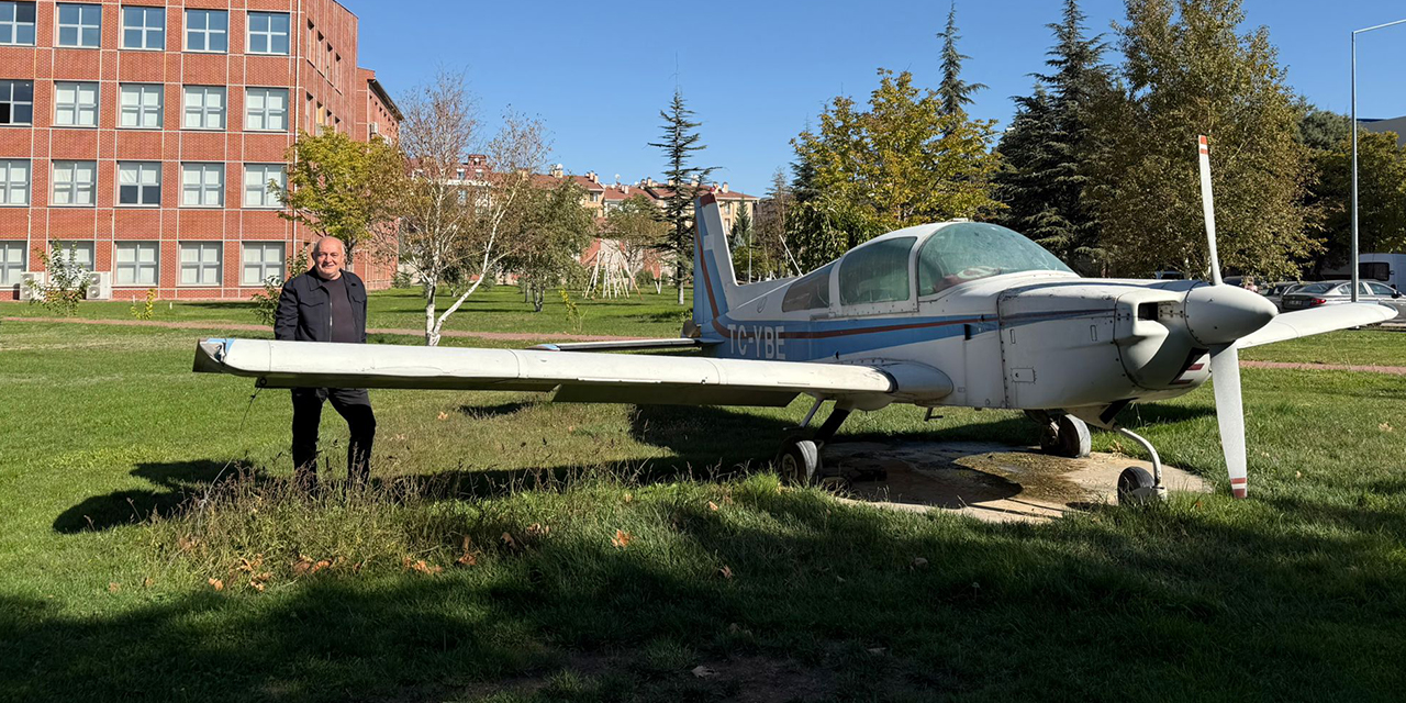 Yılmaz Hocanın uçağı İletişim’e park etti!