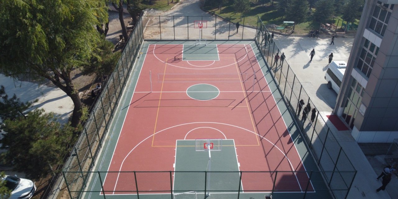 Eskişehir'de o okullara basketbol, voleybol ve futbol sahası yapılacak!