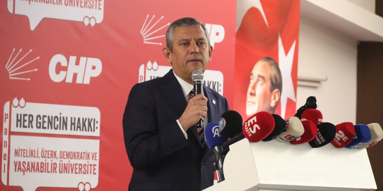 Özgür Özel Eskişehir'de gençlerle buluştu