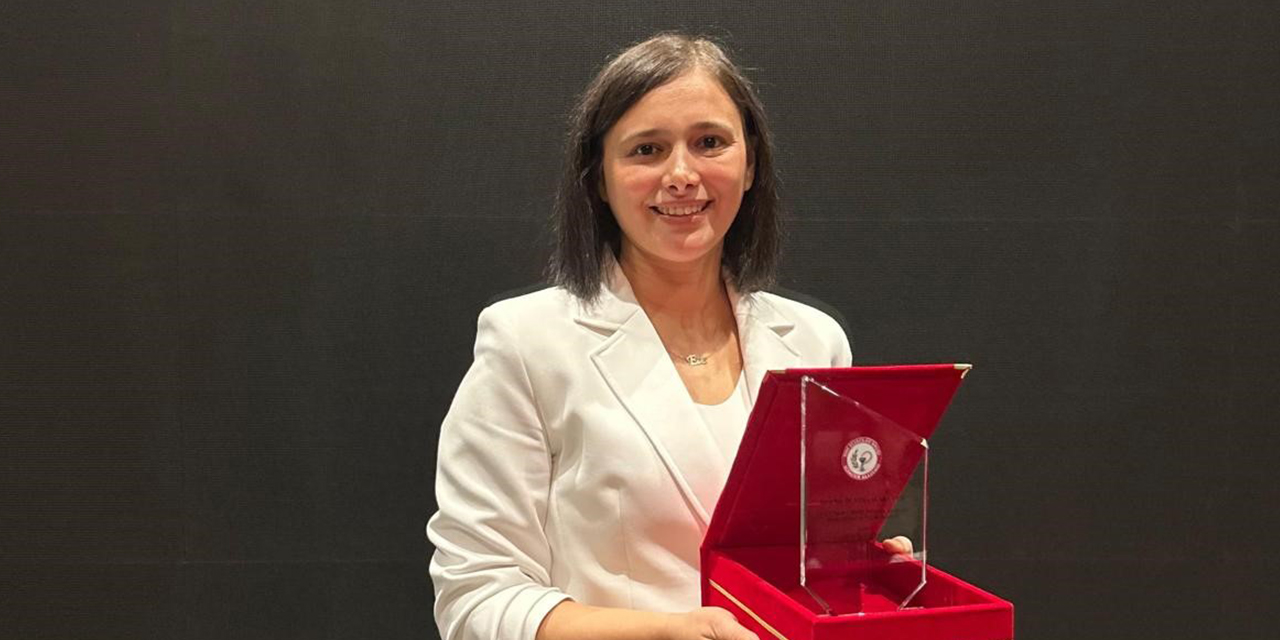 Doç. Dr. Çevik'e özel ödül