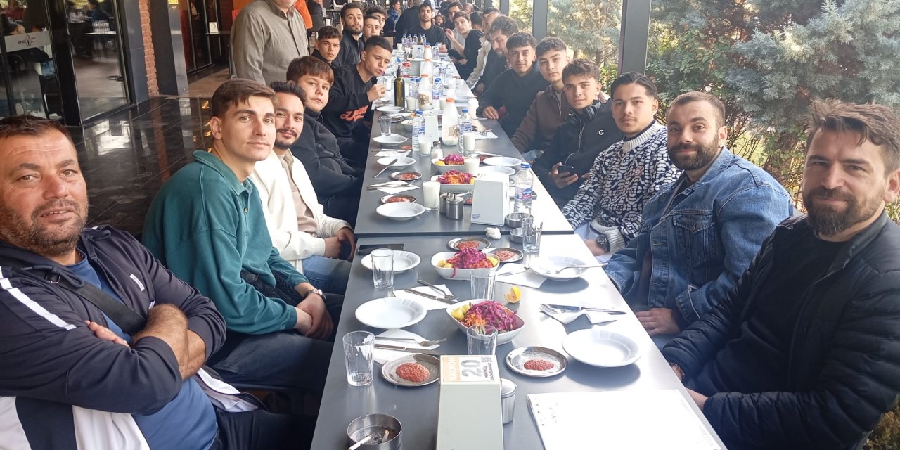 Galibiyet yemeği Işıkspor’u birleştirdi