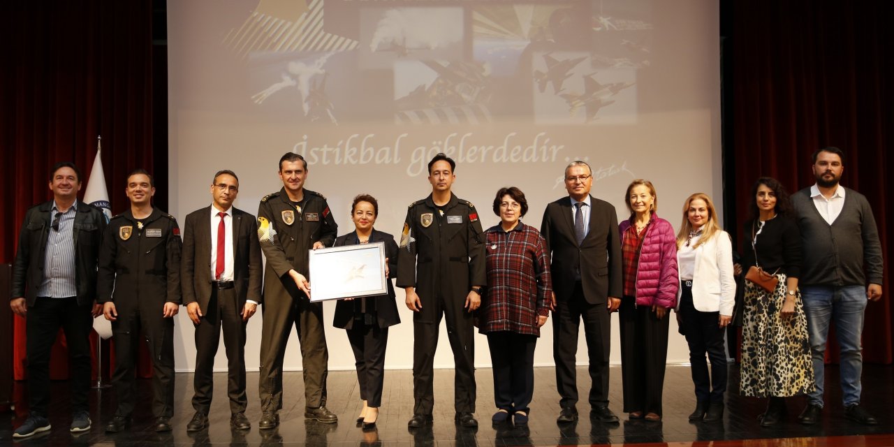 SOLOTÜRK gösteri ekibi ESOGÜ öğrencileriyle buluştu