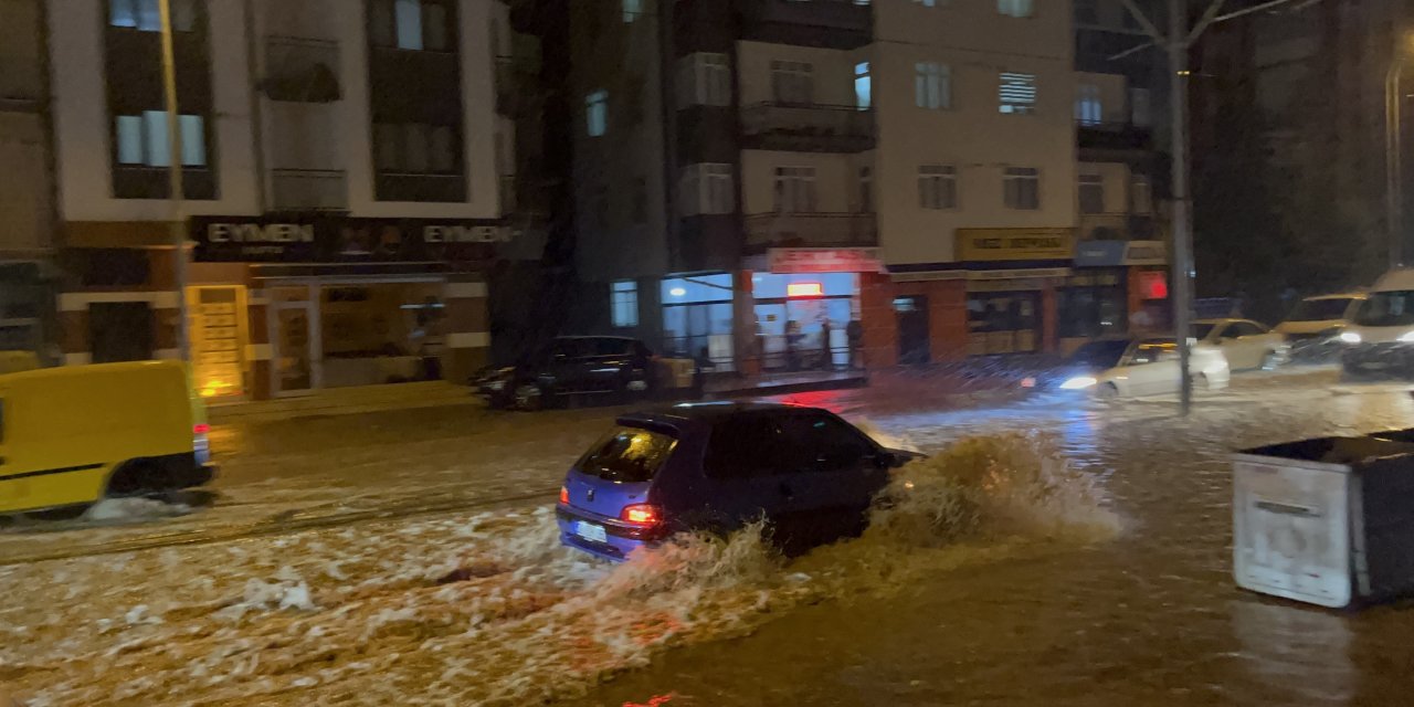 Eskişehir’de aniden bastıran yağmur hayatı felç etti
