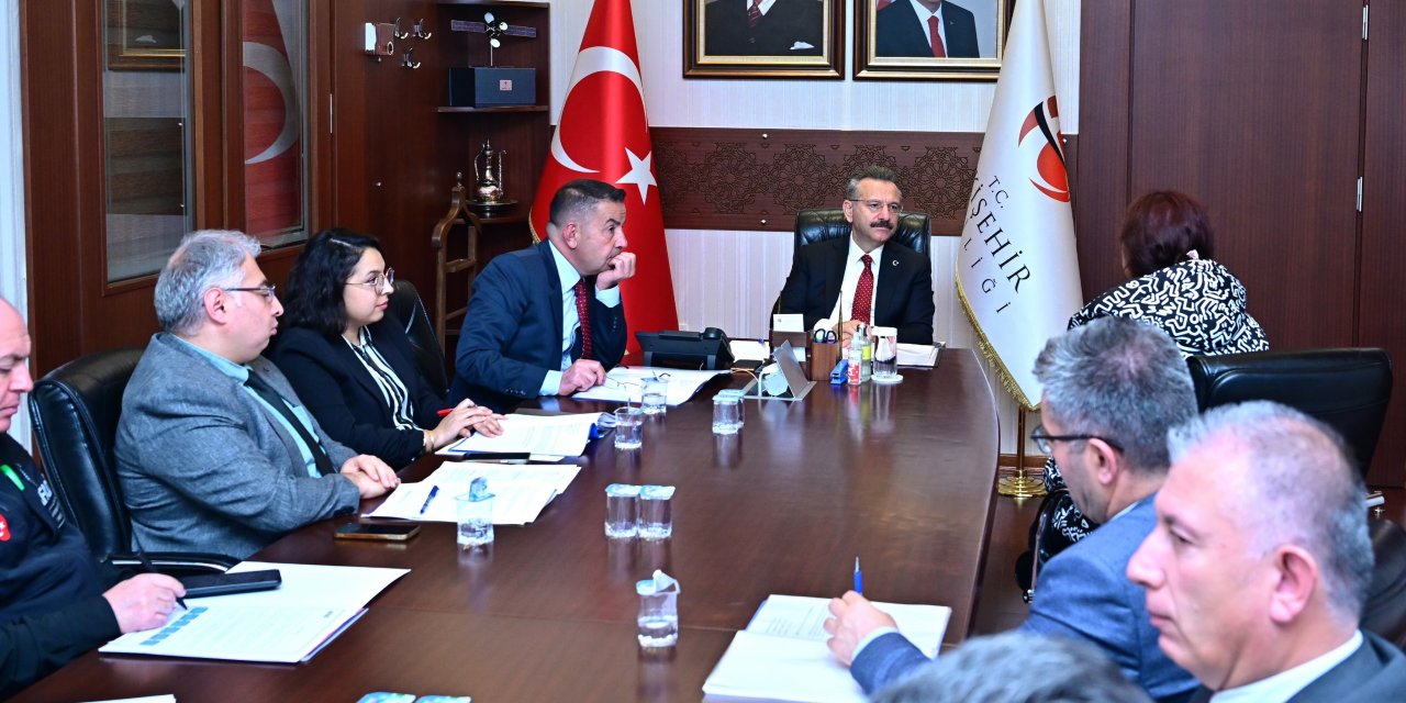 Vali Aksoy vatandaşlarla bir araya geldi