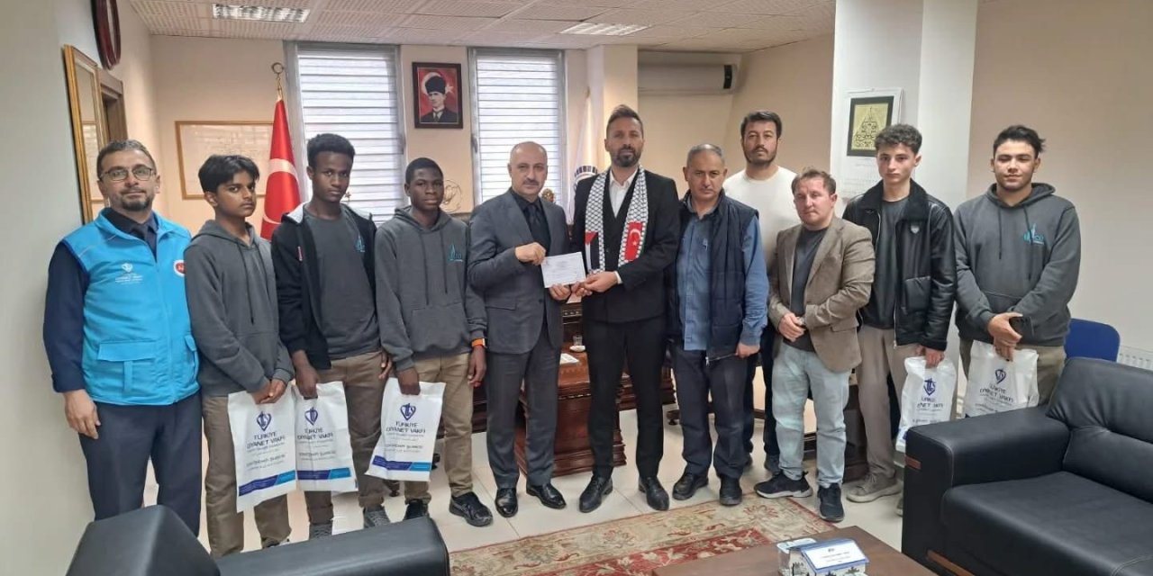 Eskişehir'de Filistin’e yardım panayırı düzenledi