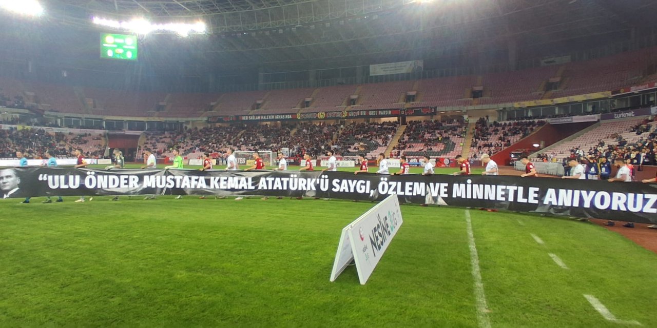 Eskişehirspor - Sökespor maçına pankartla çıktılar