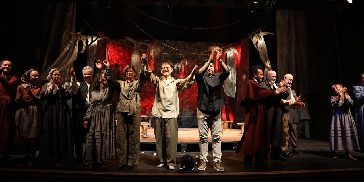 “Cadı Kazanı” oyunu seyirciyle buluştu