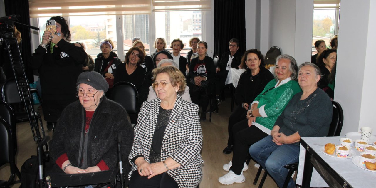 Atatürk Eskişehir'de sevdiği şarkılarla anıldı