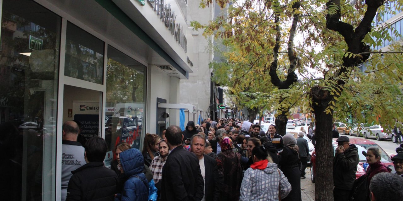 Eskişehir'de ev sahibi olma hayali için kuyruğa girdiler