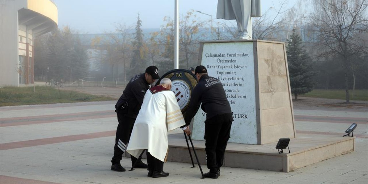 ESTÜ'de Atatürk'e duygusal anma