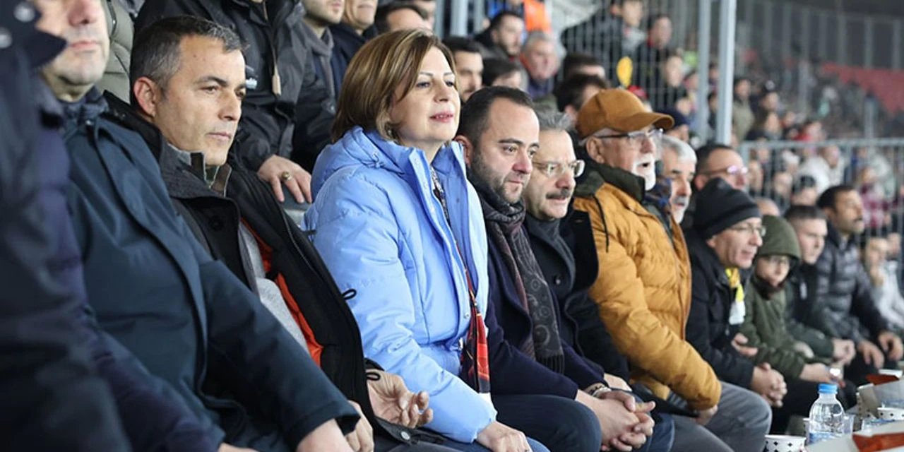 Büyükşehir taraftar el ele