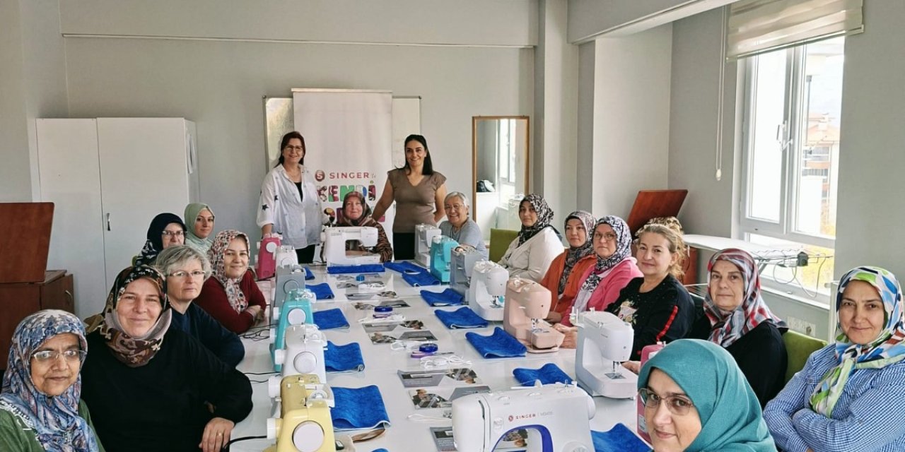 Eskişehir'de kadınlar el emeği çantalar üretti