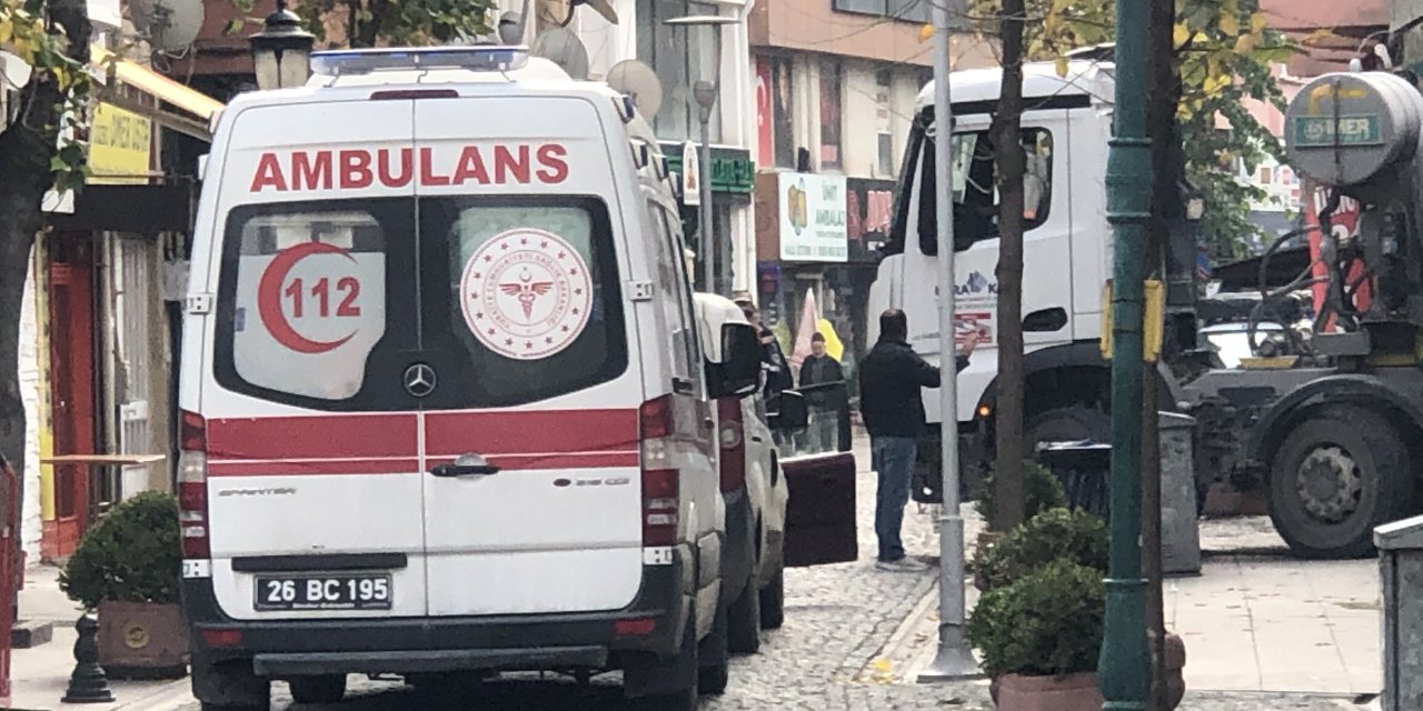 Eskişehir'de ters yönden giren otomobil yolu tıkadı