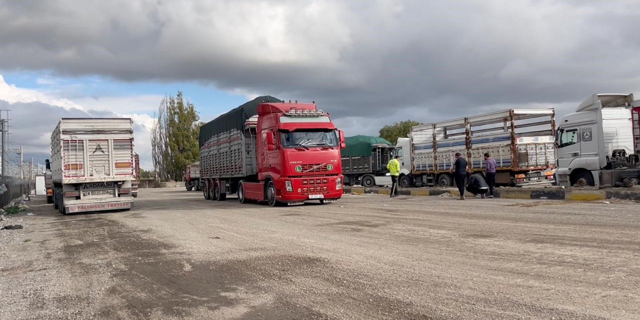 'Dur' ihtarına uyman tır trafiği tehlikeye soktu