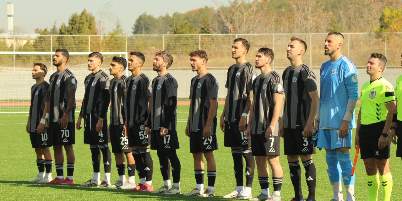 11 futbolcu savunma verdi