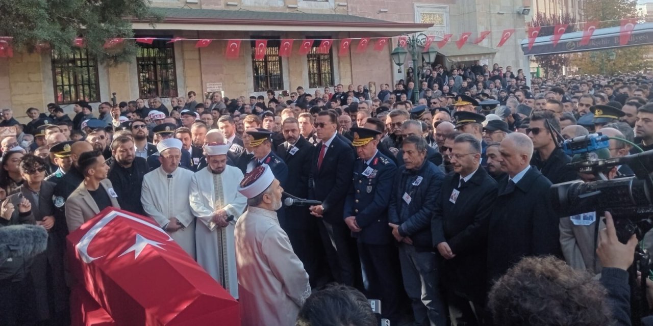 Şehit Üsteğmen Emre Mercan son yolculuğuna uğurlandı