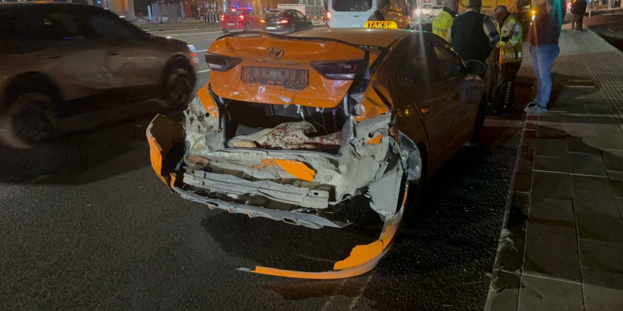 Polatlı-Eskişehir karayolunda 5 araç birbirine girdi