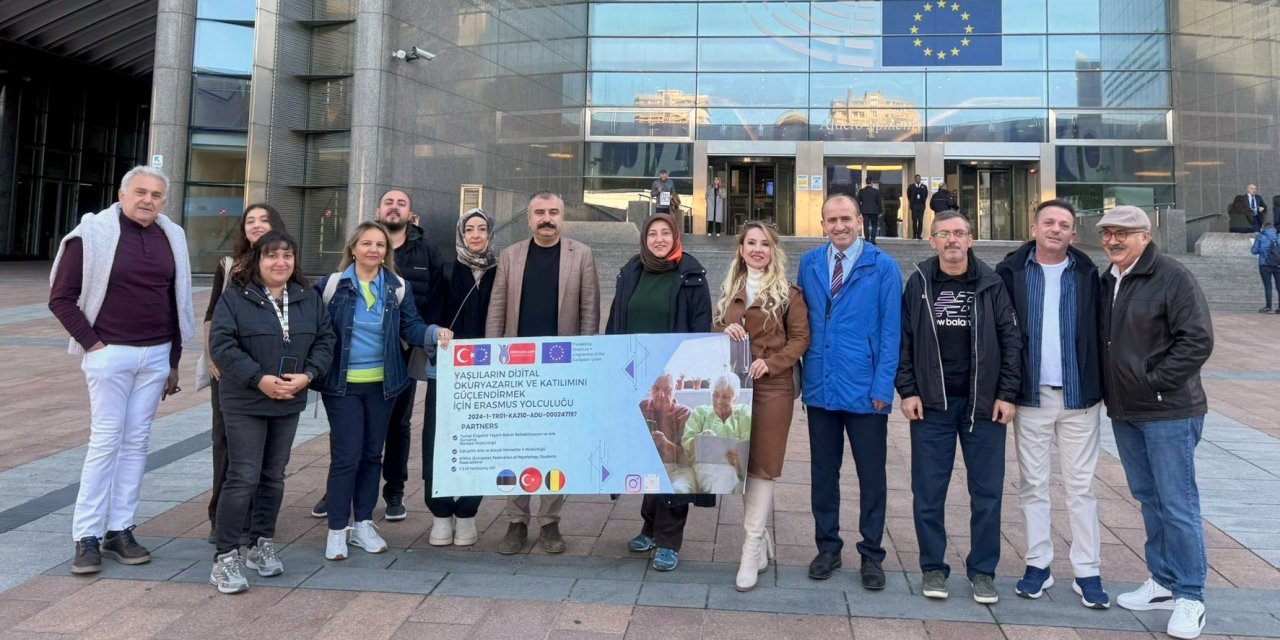 Yaşlıların dijital okuryazarlığını güçlendirmek için çalışıyorlar