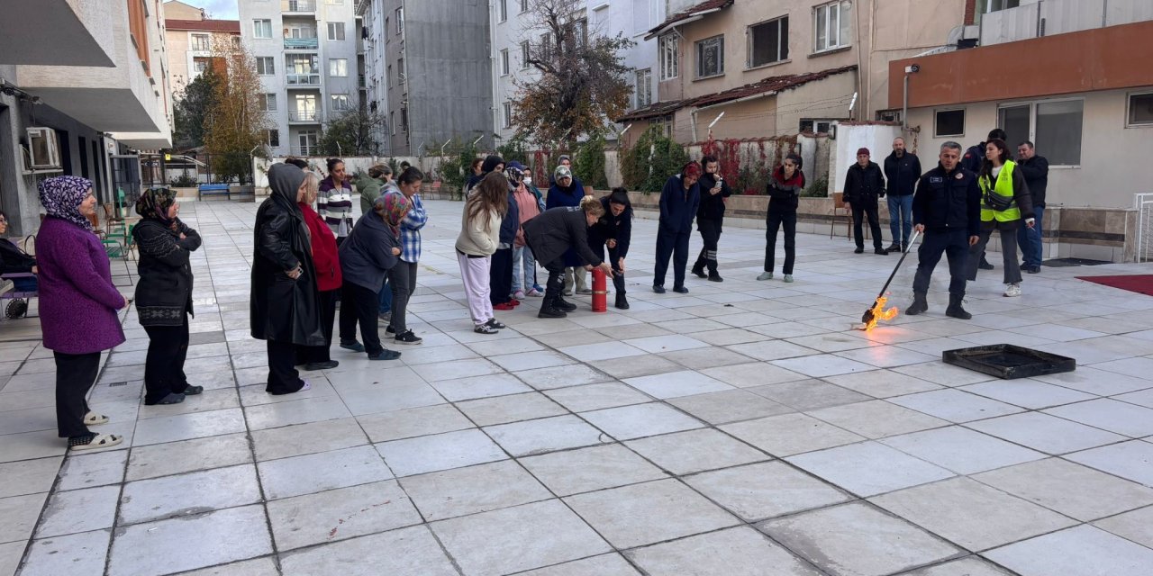 Eskişehir'de öğrenci yurdunda yangın eğitimi