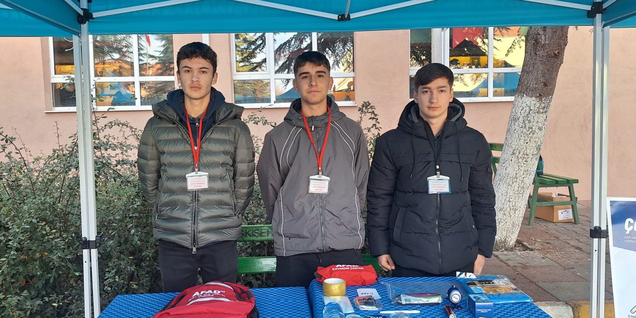 Eskişehir'de liseli gençlerden afet farkındalığına katkı