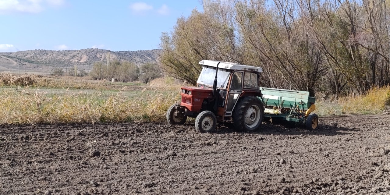 Eskişehirli çiftçiler hububat ekimi gerçekleştirdi