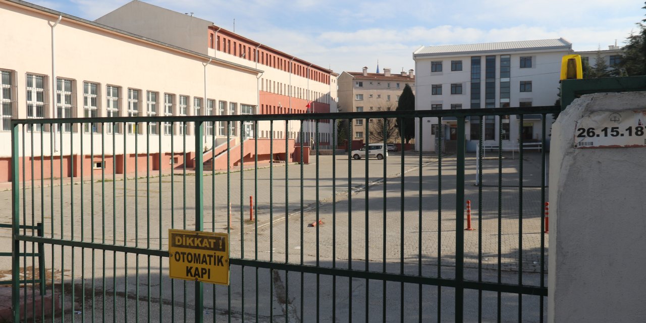 Eskişehir'de lise öğrencisi yediği gıdadan zehirlendi!