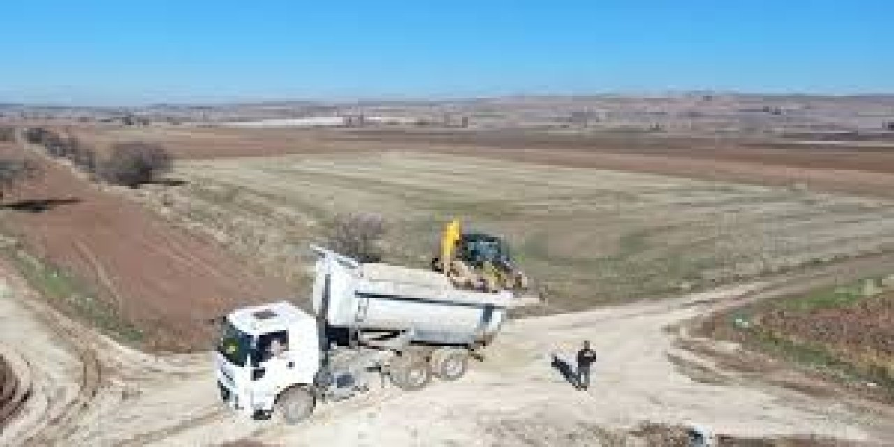 Tarla yolları yenileniyor