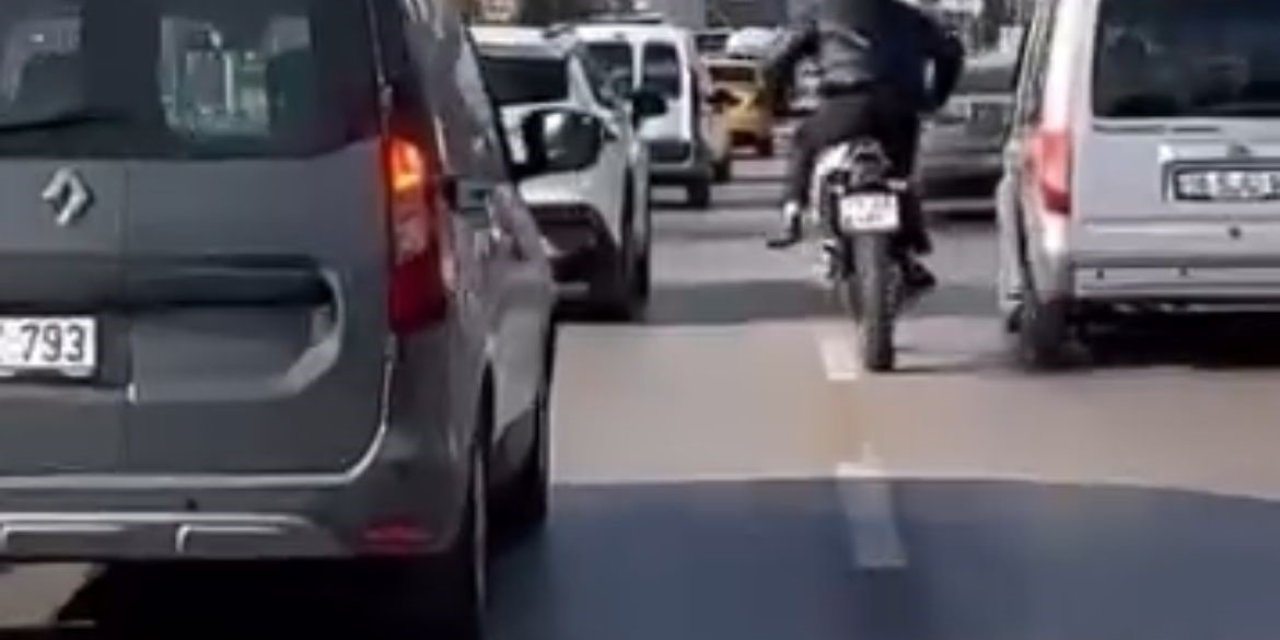 Trafiği tehlikeye düşüren sürücü böyle görüntülendi