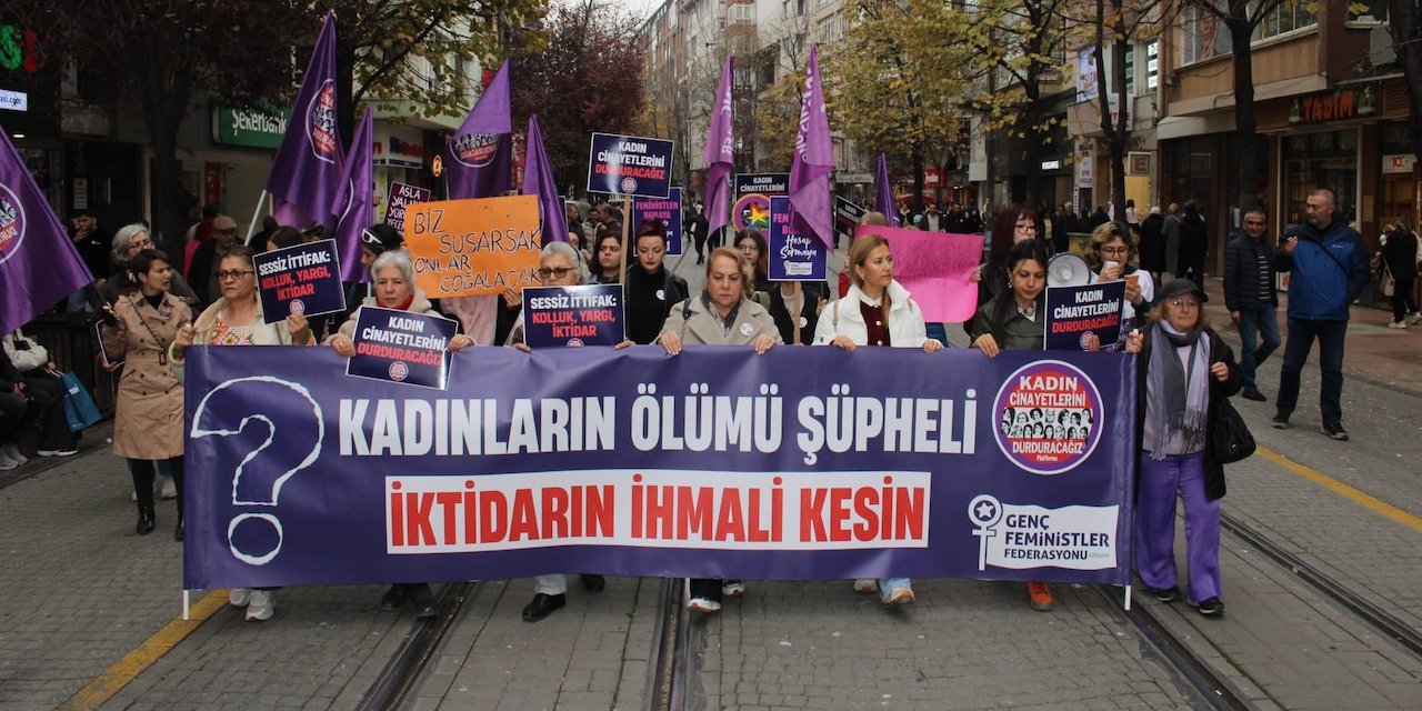 Kadınlardan Eskişehir'de protesto: İktidarın tüm ihmallerine rağmen yılmıyoruz
