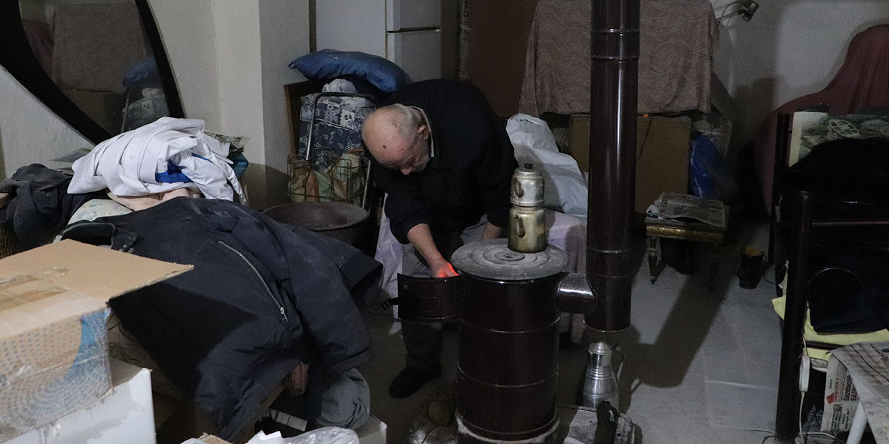 Eskişehir'de yürek burkan hikaye: 15 yıldır bodrumda yaşıyor