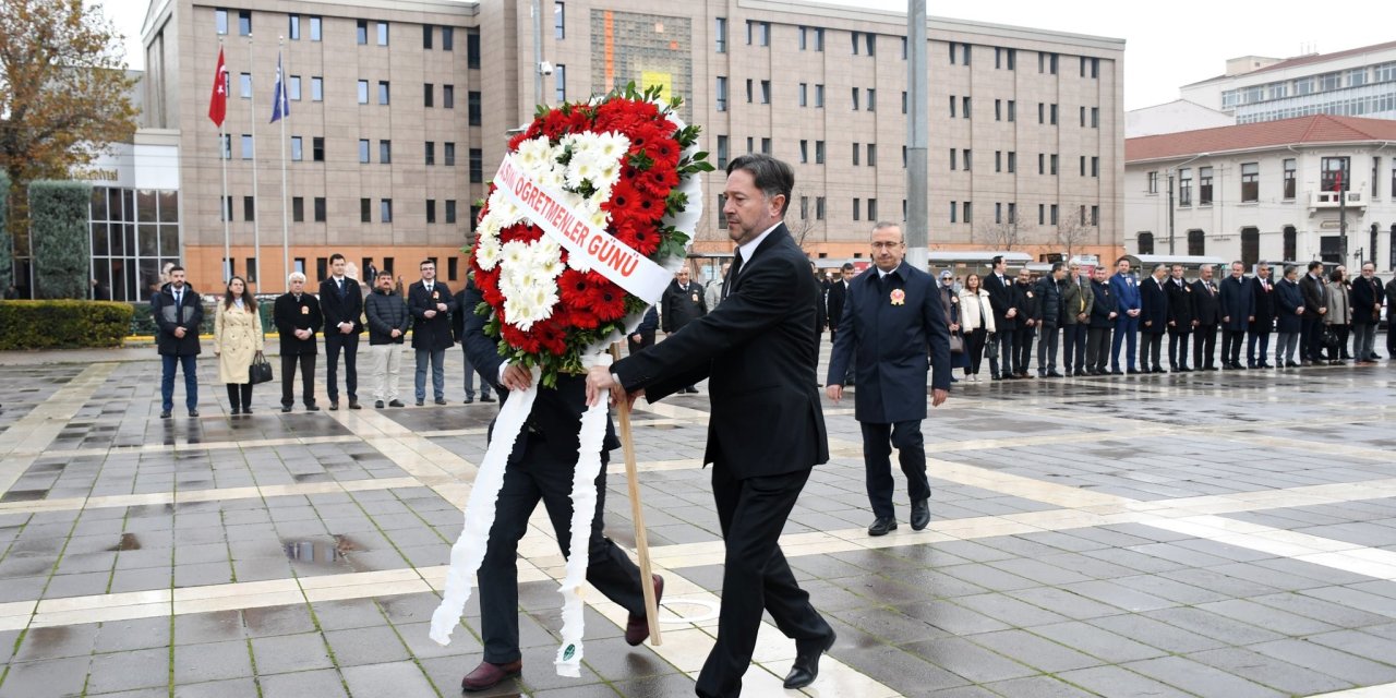 Eskişehir'de Öğretmenler Günü için çelenk sunma töreni gerçekleşti