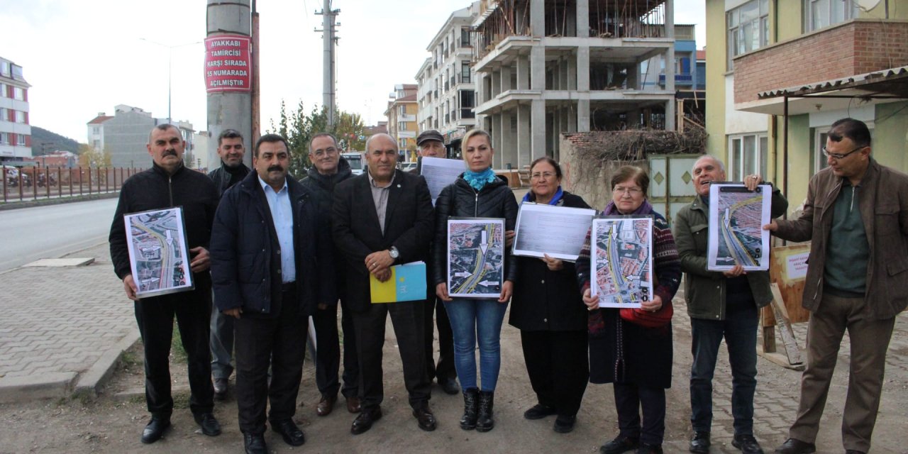 Belediyeleri eleştirirken bir de karayollarının haline baksalar