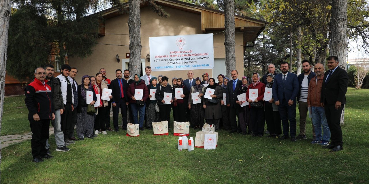 Eskişehir'de süt sağım eğitimi verildi