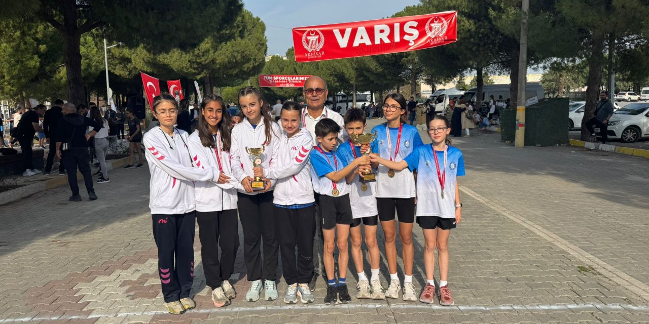 Büyükşehir sporcuları Manisa’da fırtına gibi esti