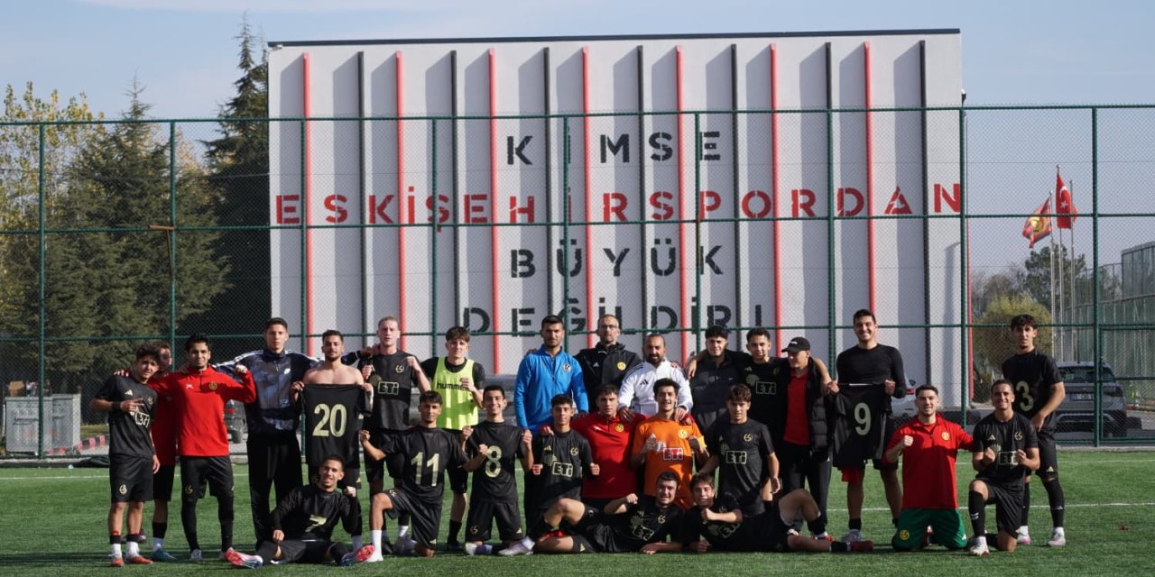 Genç Şimşekler kazandı (2-1)