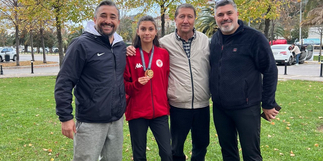 Atletlerden çifte şampiyonluk