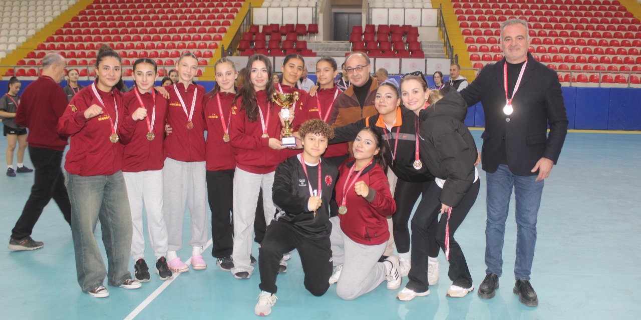 Hentbolda şampiyon Spor Lisesi