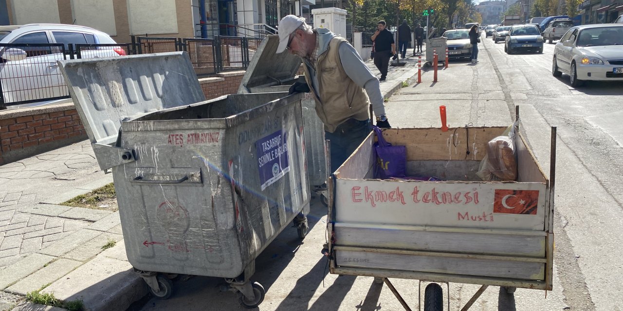 ‘Ekmek Teknesi' ile birlikte atık malzeme topluyor