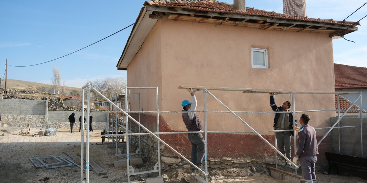 Sivrihisar'da köy konağı yenileniyor