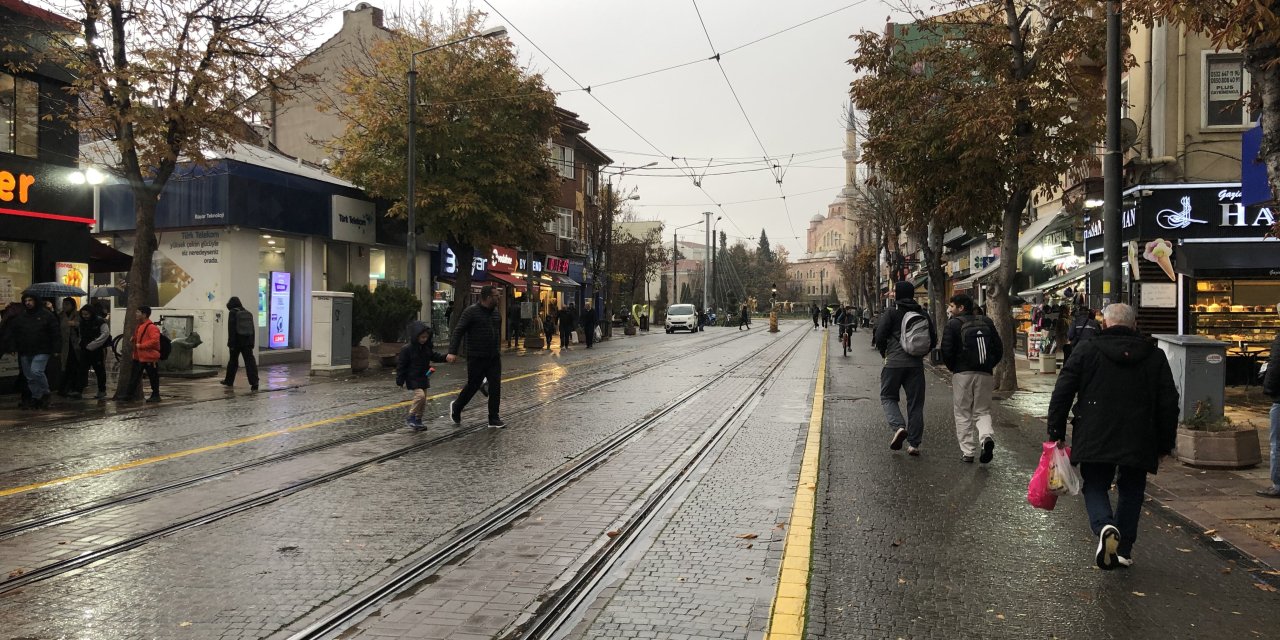 Eskişehirliler yağmura  hazırlıksız yakalandı!